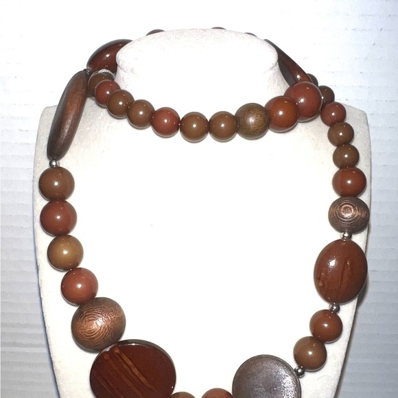 Elegant‎ Brown Beaded Necklace - Picture 3 of 3